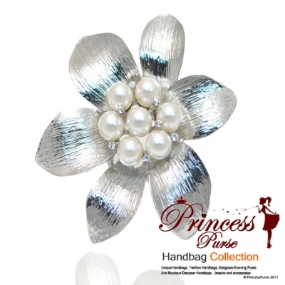 Fashionable Flower Pin w/ Pearl And Rhinestone Accent