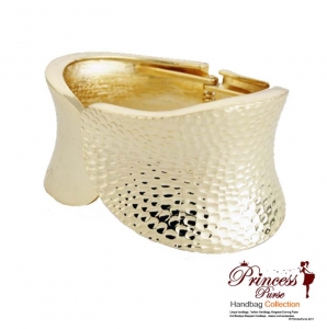 Stylish Smooth and Rigid Design Gold Tone Bracelet.