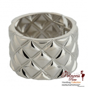 Classy Elegant Bracelet with Modern Design